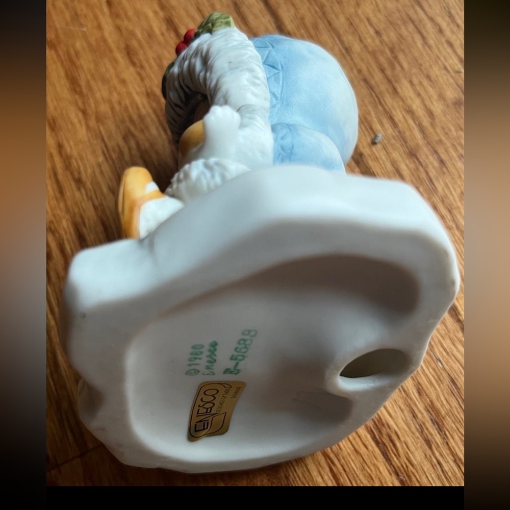 Enesco Collectible Figurine Eskimo girl with pup. Vintage 1980 - Picture 2 of 12